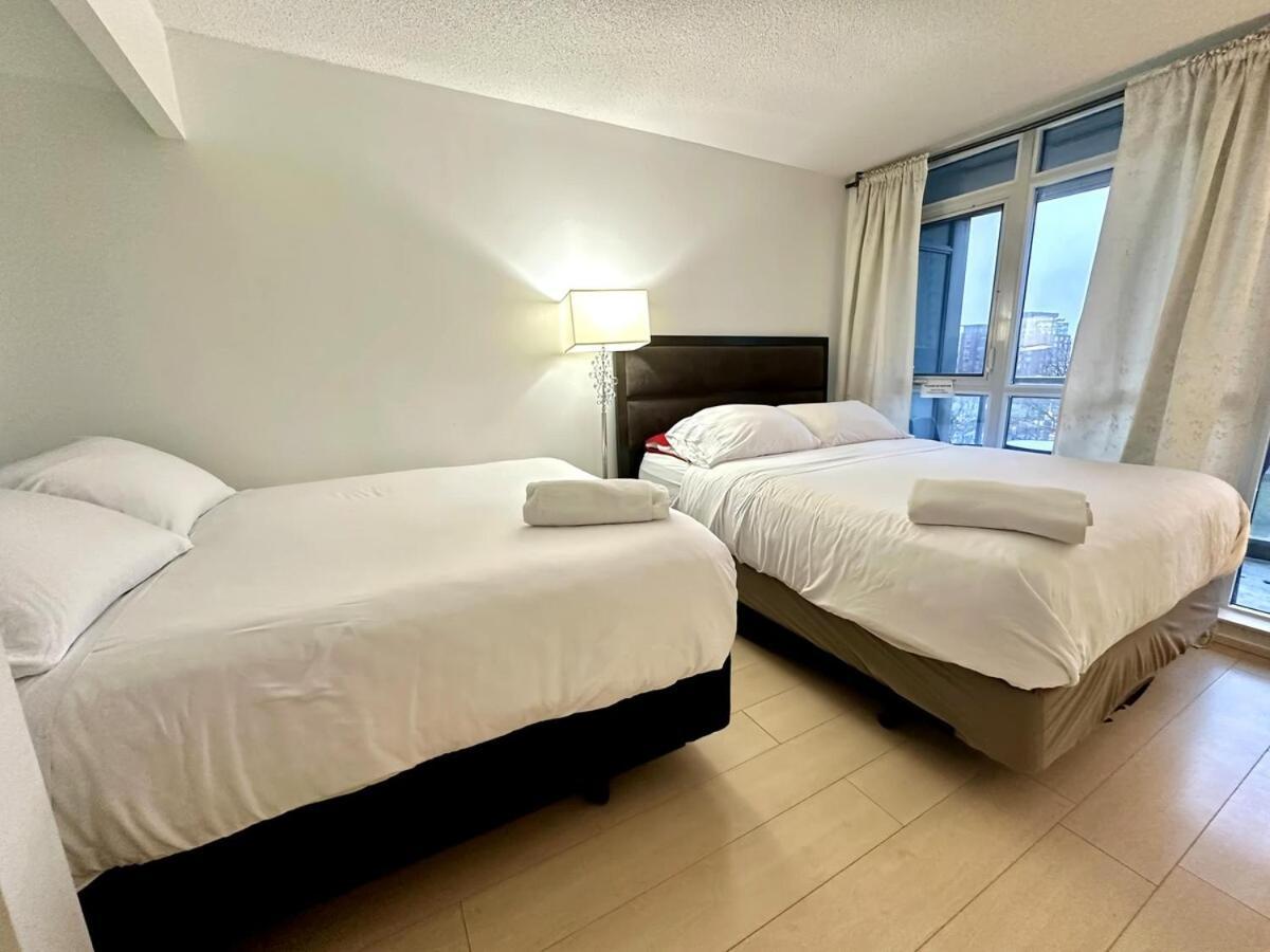 Apartment Spacious 2bdrms & 2baths With 3 Real Beds Toronto