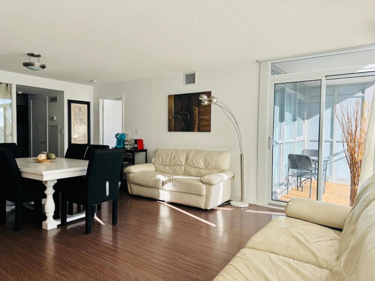 Apartment Spacious 2bdrms & 2baths With 3 Real Beds Toronto