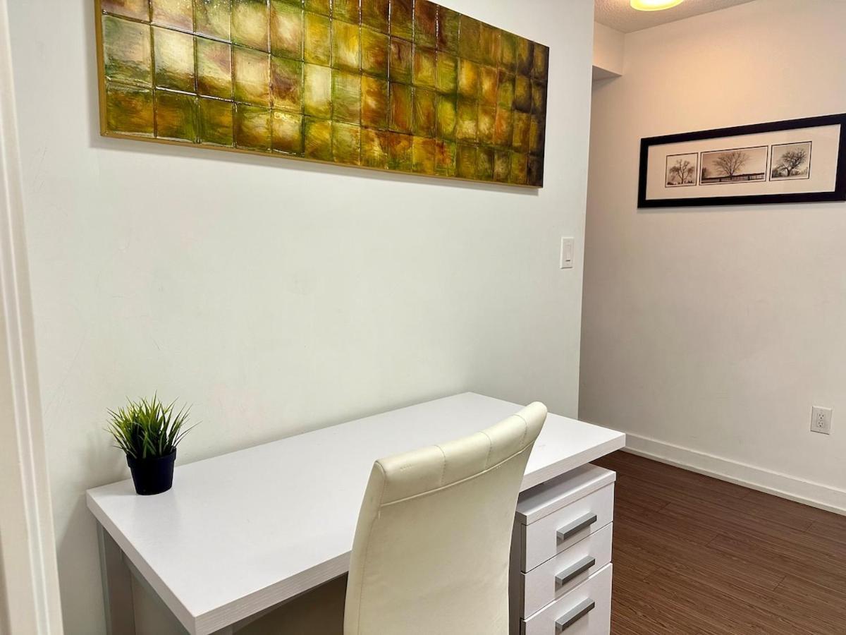 Spacious 2bdrms & 2baths With 3 Real Beds Toronto