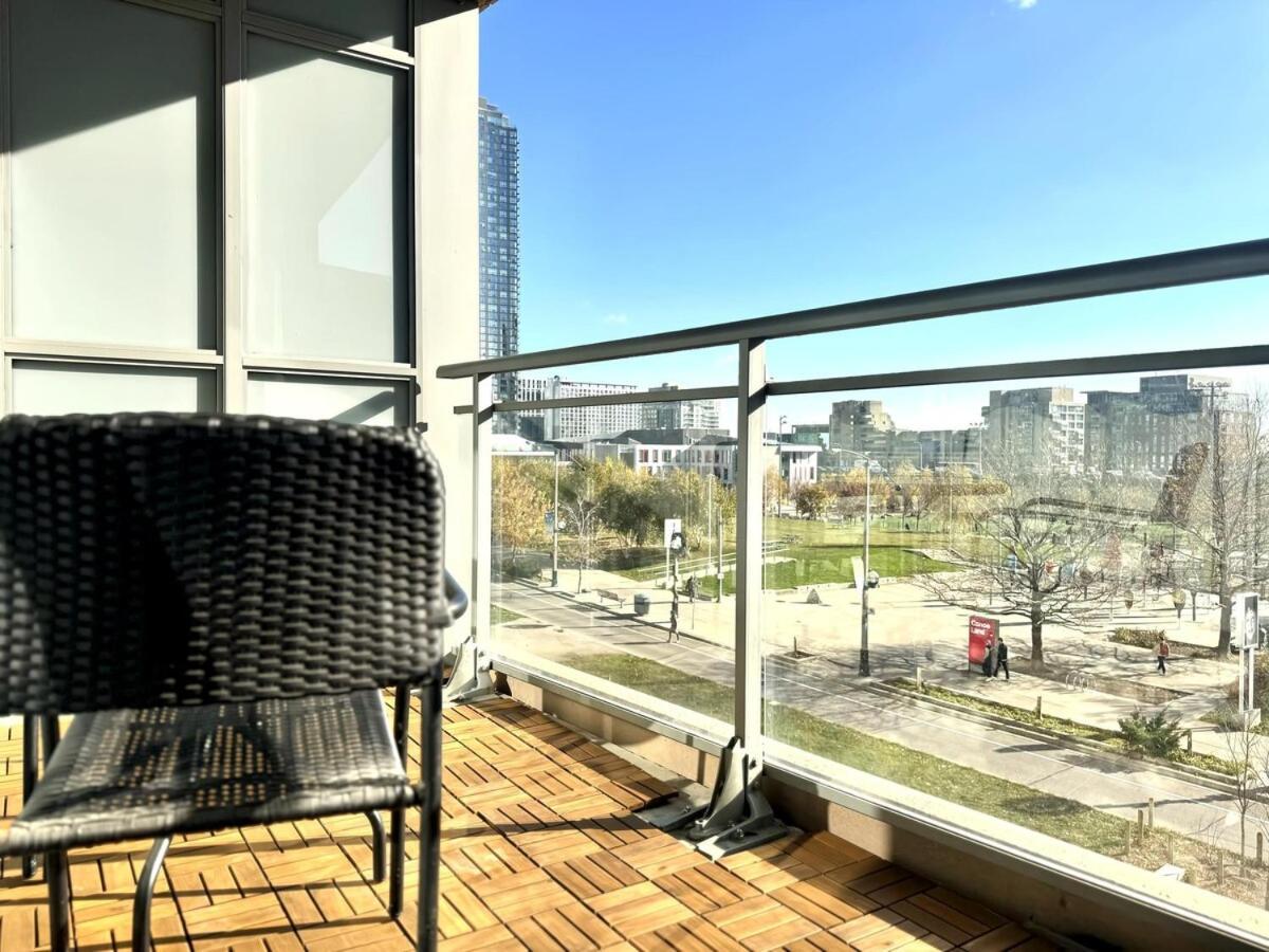 Spacious 2bdrms & 2baths With 3 Real Beds * Toronto