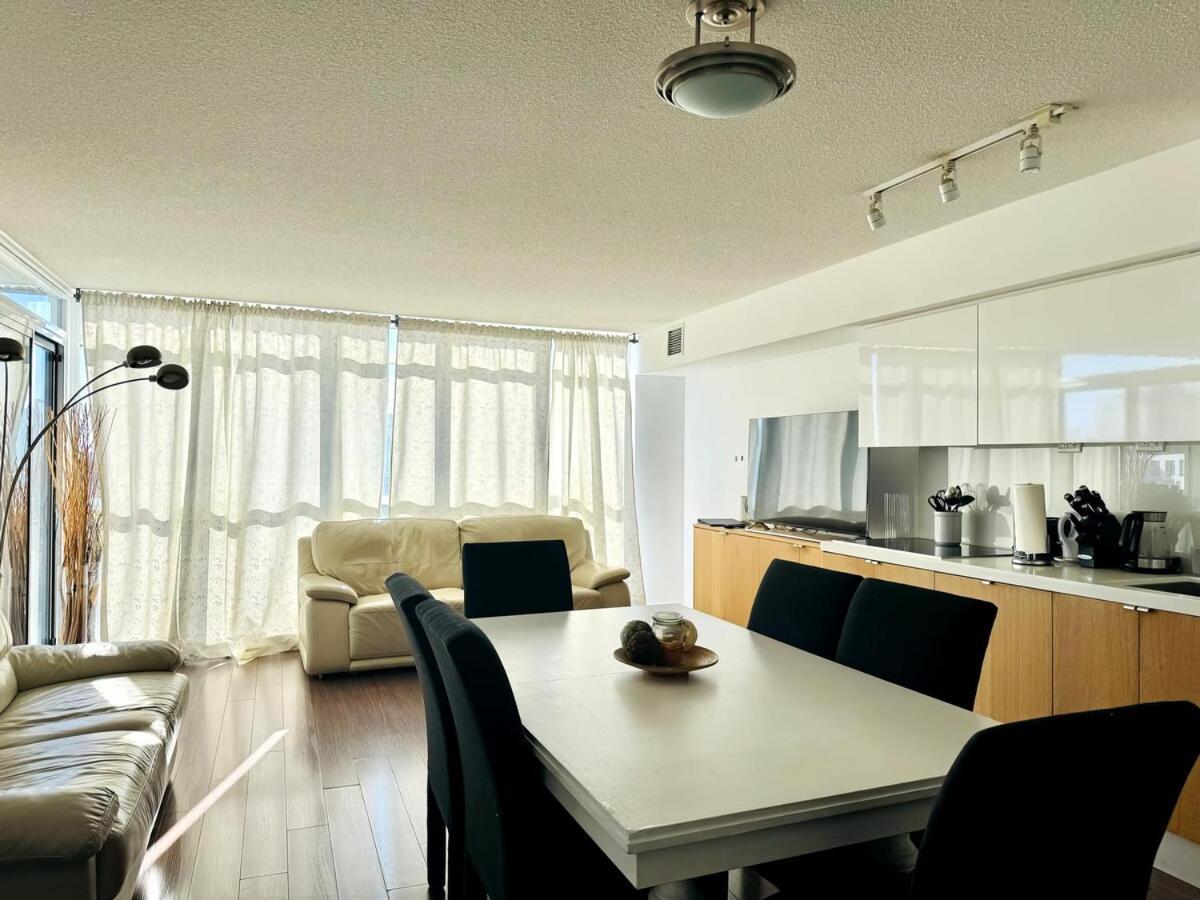Spacious 2bdrms & 2baths With 3 Real Beds Apartment Toronto